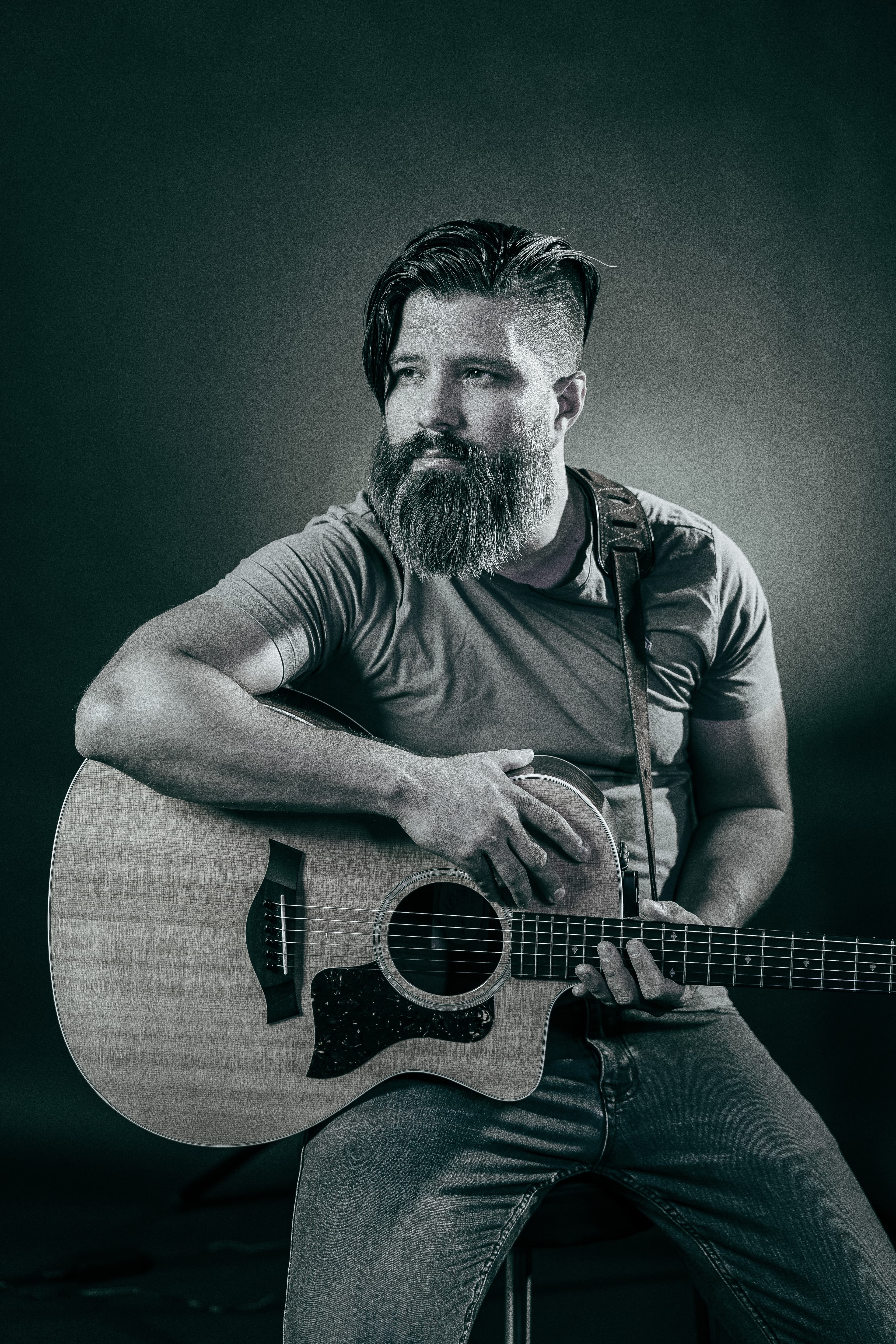 Esteban Ramírez — Guitarra · Voz